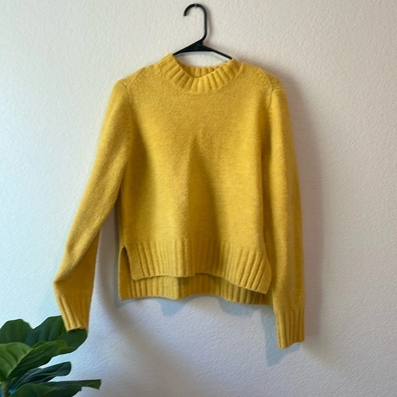 dip Sweaters - Mustard yellow sweater size medium